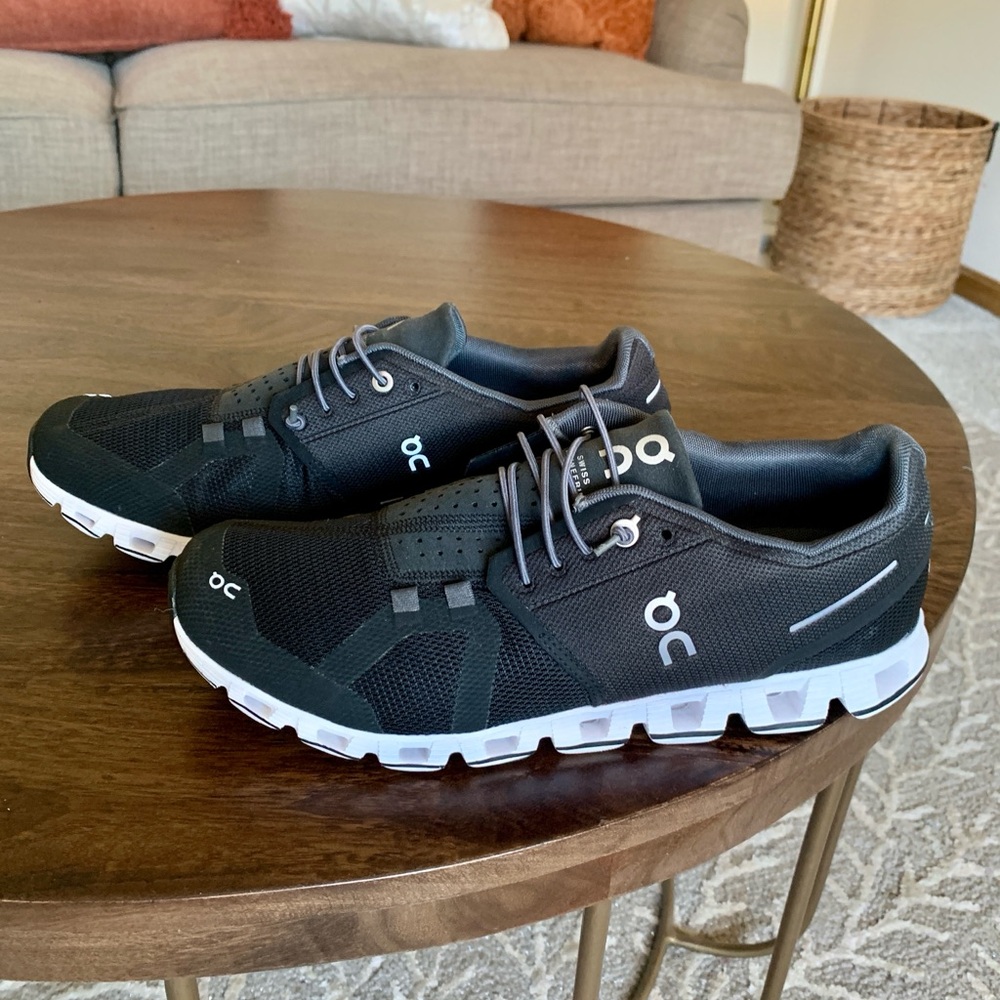 On Running women's Cloud Running Shoes — Black/White 10m